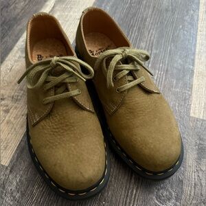 Dr. Martens Olive green Men's Oxfords men’s 7 / women’s 8 NWOT
